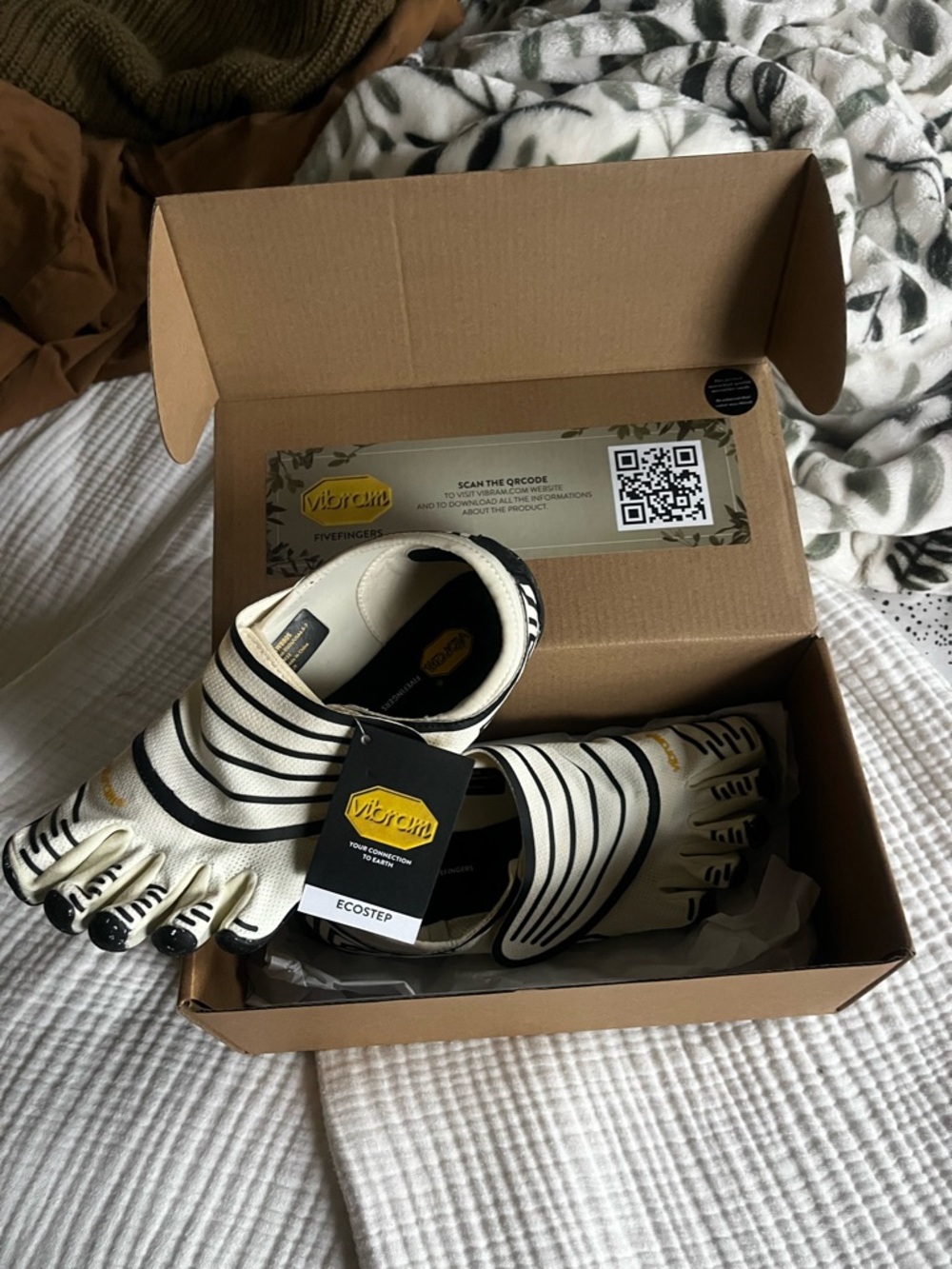 Vibram FiveFingers EcoStep White and Black Minimalist Toe Shoes